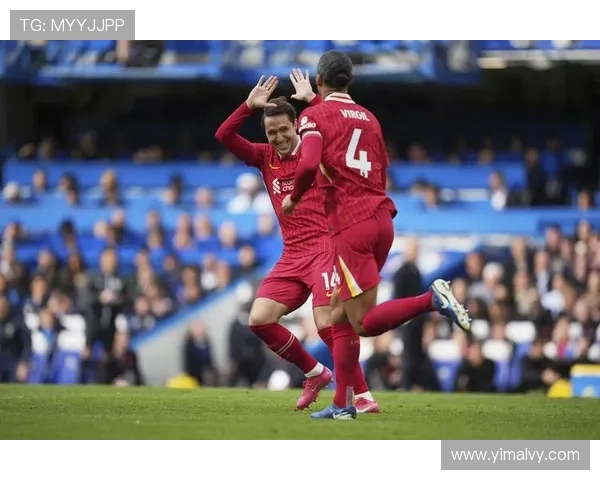 利物浦官方社交媒体发布海报庆祝索博斯洛伊和基耶萨生日快乐